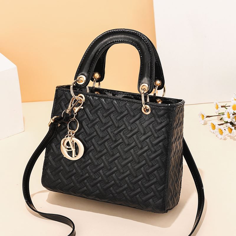 JTF11361 IDR.85.000 MATERIAL PU SIZE L24XH19XW10CM WEIGHT 650GR COLOR BLACK