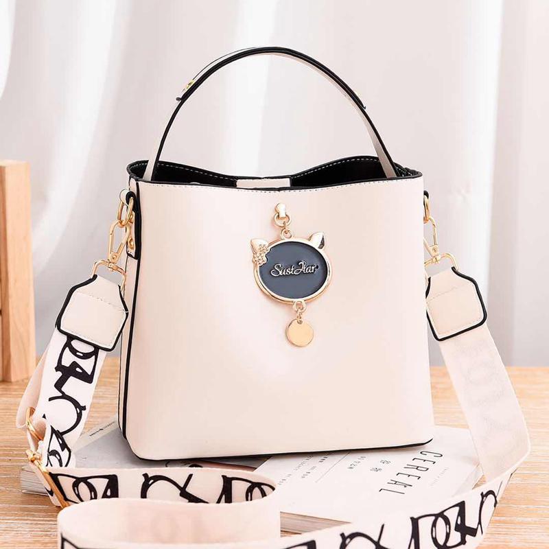 JTF12111 IDR.85.000 MATERIAL PU SIZE L23XH19XW11CM WEIGHT 550GR COLOR BEIGE