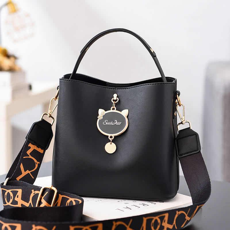 JTF12111 IDR.85.000 MATERIAL PU SIZE L23XH19XW11CM WEIGHT 550GR COLOR BLACK