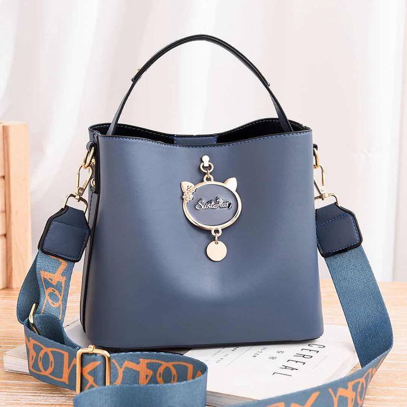 JTF12111 IDR.85.000 MATERIAL PU SIZE L23XH19XW11CM WEIGHT 550GR COLOR BLUE