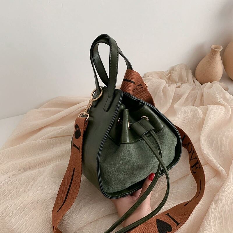JTF12145 IDR.82.000 MATERIAL PU SIZE L11XH17XW18CM WEIGHT 400GR COLOR GREEN
