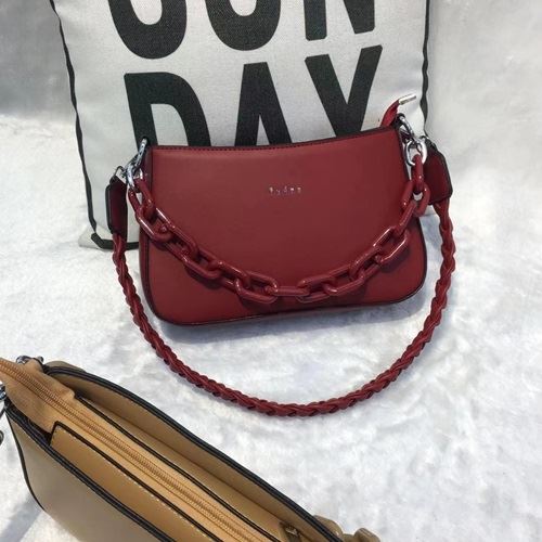 JTF12520 IDR.85.000 MATERIAL PU SIZE L24XH15XW6CM WEIGHT 500GR COLOR RED