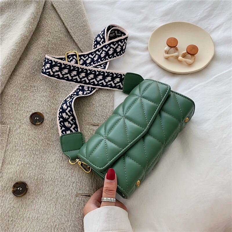 JTF167 IDR.90.000 MATERIAL PU SIZE L19XH12XW6CM WEIGHT 340GR COLOR GREEN
