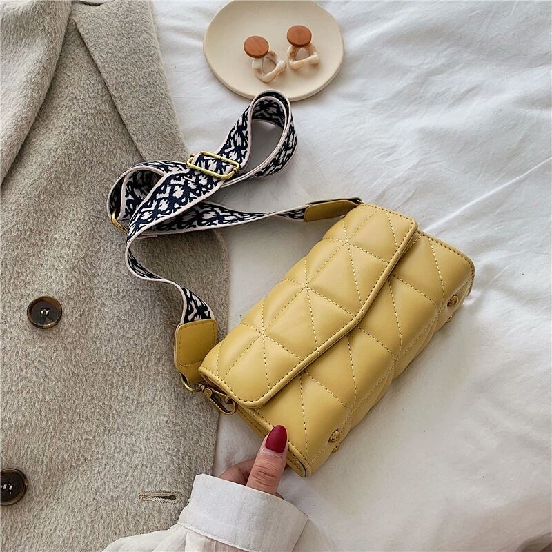 JTF167 IDR.90.000 MATERIAL PU SIZE L19XH12XW6CM WEIGHT 340GR COLOR YELLOW