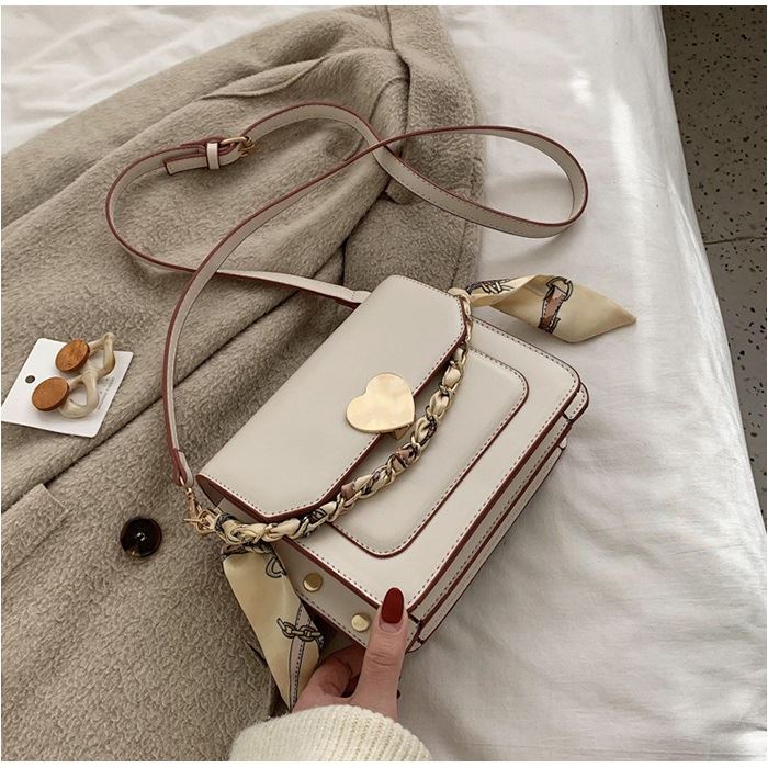 JTF1716 IDR.66.000 MATERIAL PU SIZE L21XH16XW7.5CM WEIGHT 550GR COLOR BEIGE