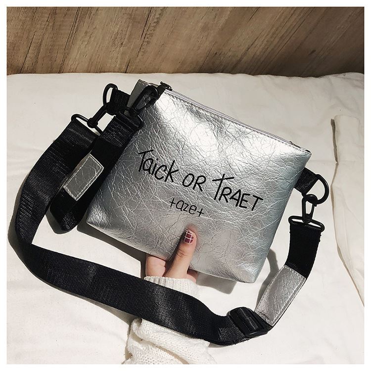 JTF18225 IDR.35.000 MATERIAL PU SIZE L22XH18XW4CM WEIGHT 300GR COLOR SILVER