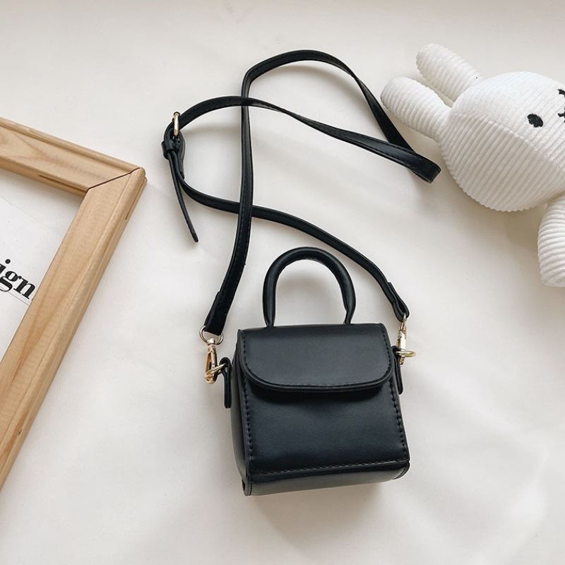 JTF2012 IDR.66.000 MATERIAL PU SIZE L11XH11XW7CM WEIGHT 250GR COLOR BLACK