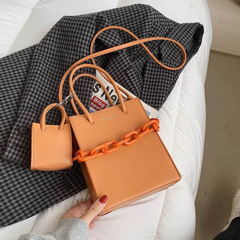 JTF2025 (2IN1) IDR.35.000 MATERIAL PU SIZE L17XH20XW8CM WEIGHT 440GR COLOR ORANGE