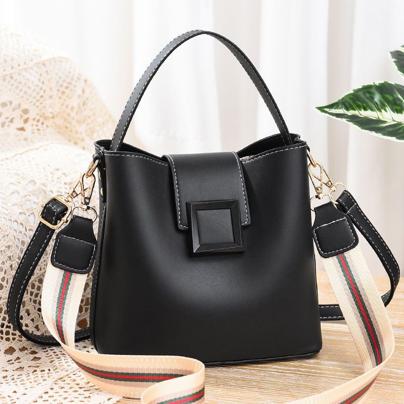 JTF2042 IDR.70.000 MATERIAL PU SIZE L20XH20XW11CM WEIGHT 600GR COLOR BLACK