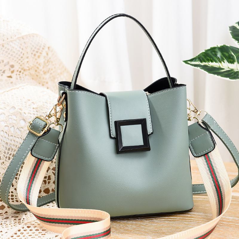 JTF2042 IDR.70.000 MATERIAL PU SIZE L20XH20XW11CM WEIGHT 600GR COLOR GREEN