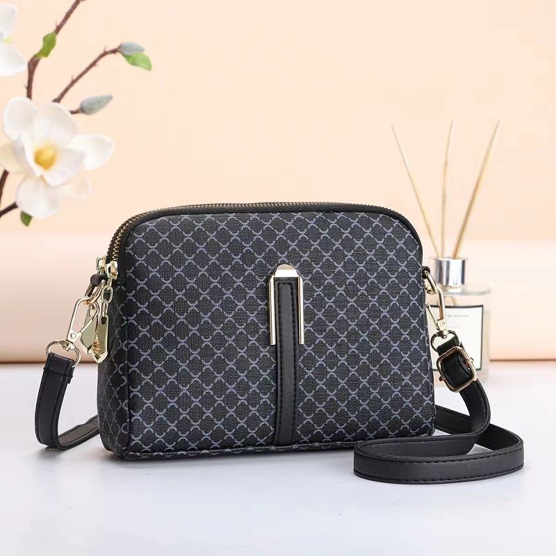 JTF222 IDR.80.000 MATERIAL PU SIZE L21XH15XW7CM WEIGHT 300GR COLOR BLACK