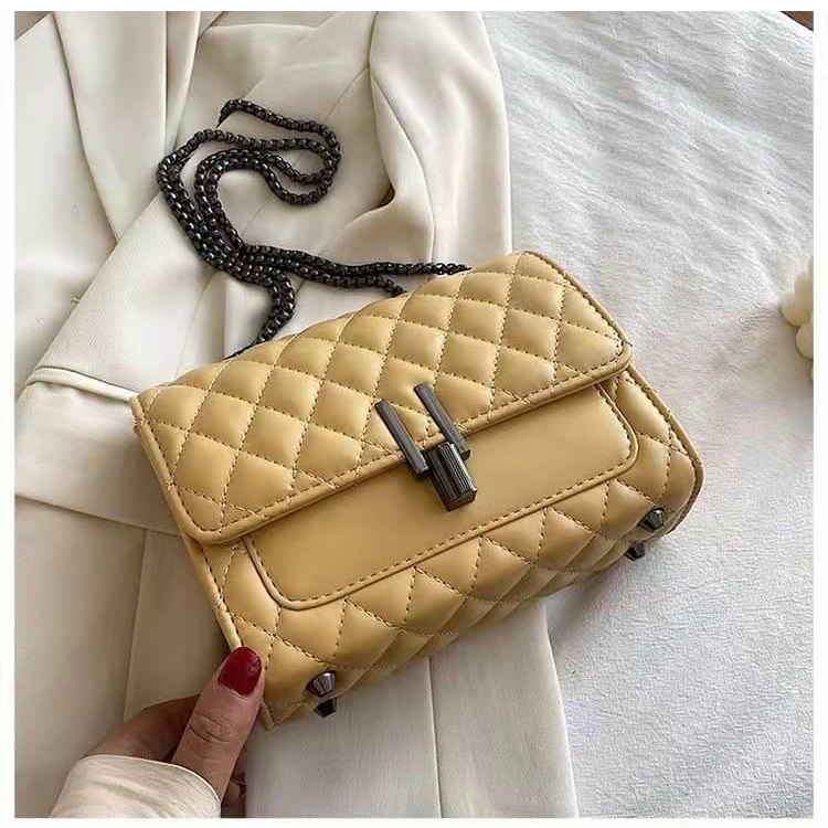 JTF2644 IDR.75.000 MATERIAL PU SIZE L20.5XH14.5XW8CM WEIGHT 500GR COLOR LEMON
