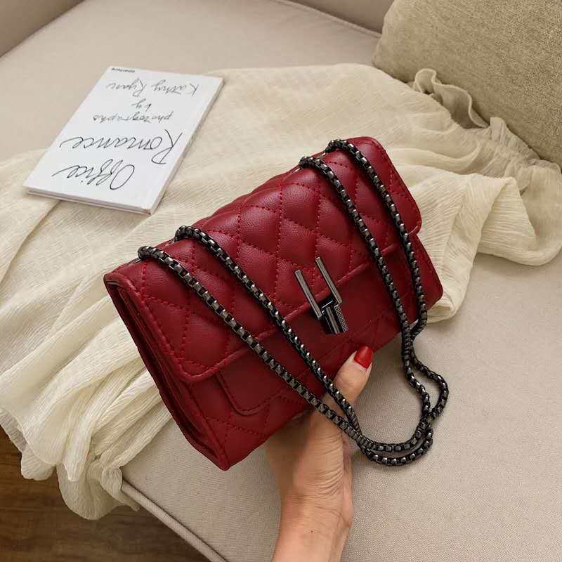 JTF2644 IDR.75.000 MATERIAL PU SIZE L20.5XH14.5XW8CM WEIGHT 500GR COLOR RED