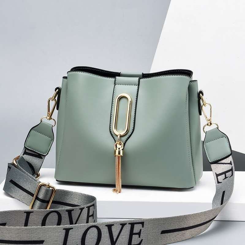 JTF28090 IDR.88.000 MATERIAL PU SIZE L22XH10XW7CM WEIGHT 600GR COLOR GREEN