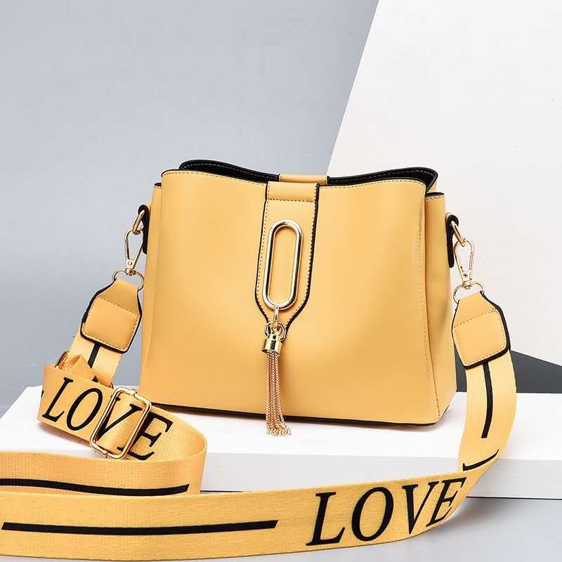 JTF28090 IDR.88.000 MATERIAL PU SIZE L22XH10XW7CM WEIGHT 600GR COLOR YELLOW