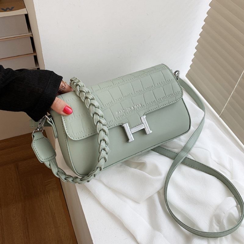 JTF28747 IDR.84.000 MATERIAL PU SIZE L25XH14XW6CM WEIGHT 550GR COLOR GREEN