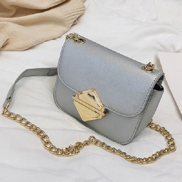 JTF503 IDR.35.000 MATERIAL PU SIZE L17XH13XW8CM WEIGHT 500GR COLOR SILVER