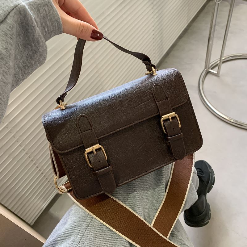 JTF513 IDR.59.000 MATERIAL PU SIZE L20XH13XW7.5CM WEIGHT 350GR COLOR BROWN