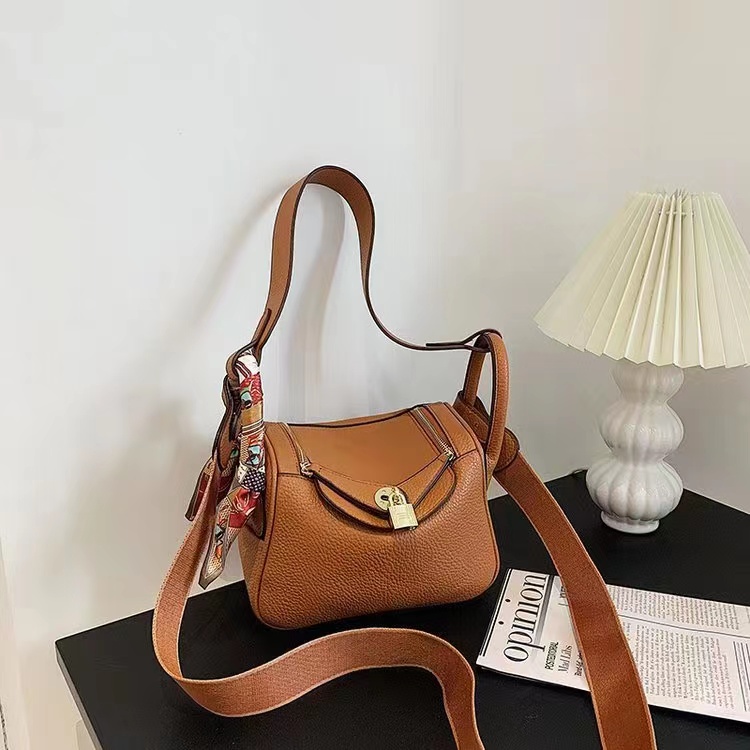 JTF52412-brown Tas Selempang Lindi Fashion Import Wanita Terbaru