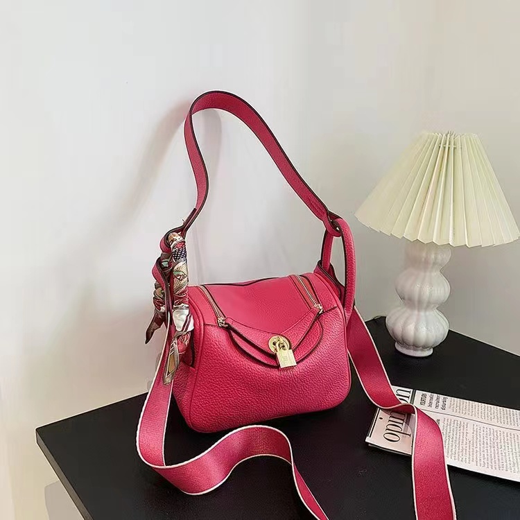 JTF52412 IDR.120.000 MATERIAL PU SIZE L22XH16XW13CM WEIGHT 540GR COLOR ROSE