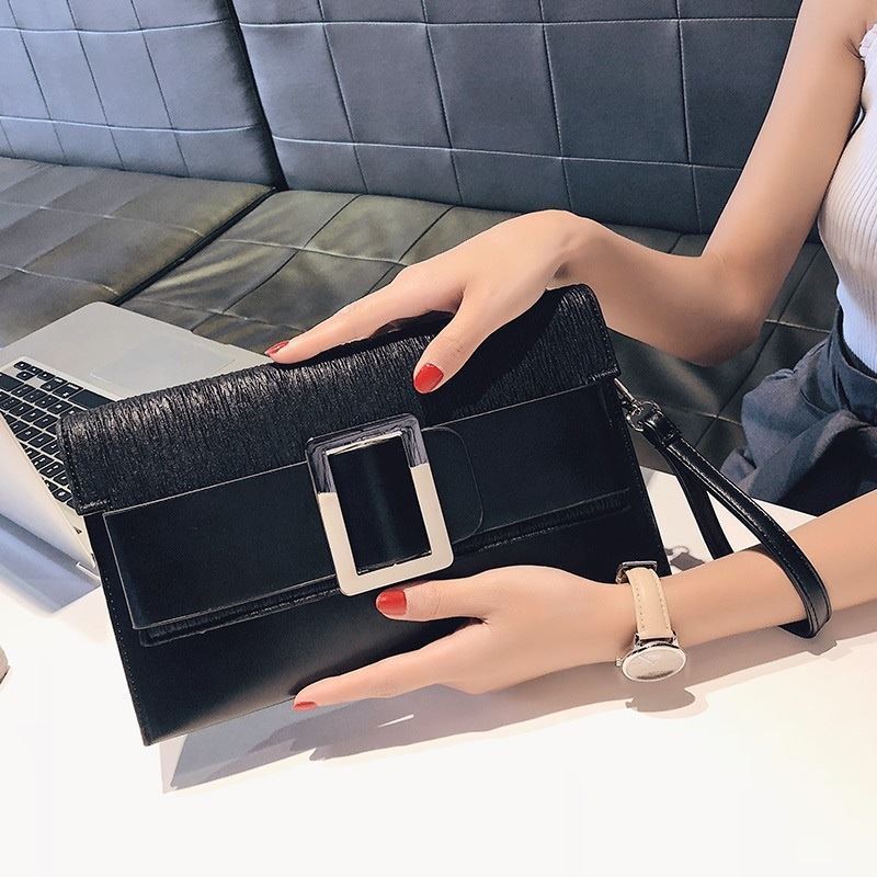 JTF5869 IDR.82.000 MATERIAL PU SIZE L29XH17.5XW4.5CM WEIGHT 550GR COLOR BLACK