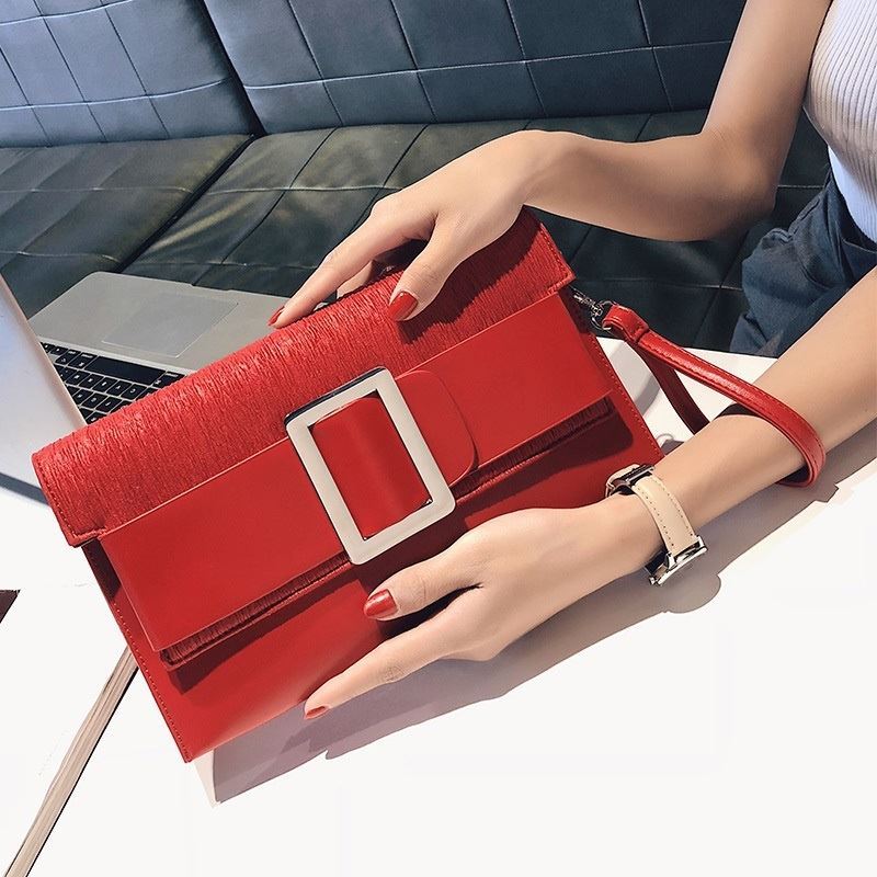 JTF5869 IDR.82.000 MATERIAL PU SIZE L29XH17.5XW4.5CM WEIGHT 550GR COLOR RED
