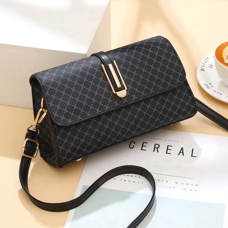 JTF6018 IDR.80.000 MATERIAL PU SIZE L22XH13XW8CM WEIGHT 450GR COLOR BLACK