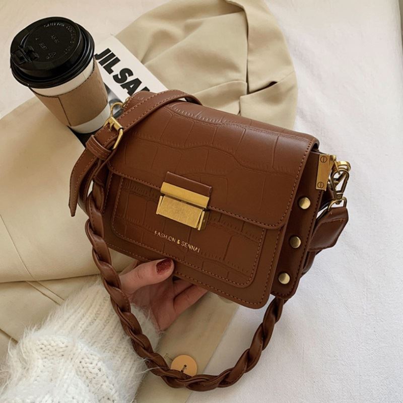 JTF64300 IDR.75.000 MATERIAL PU SIZE L20.5XH15XW8CM WEIGHT 500GR COLOR BROWN