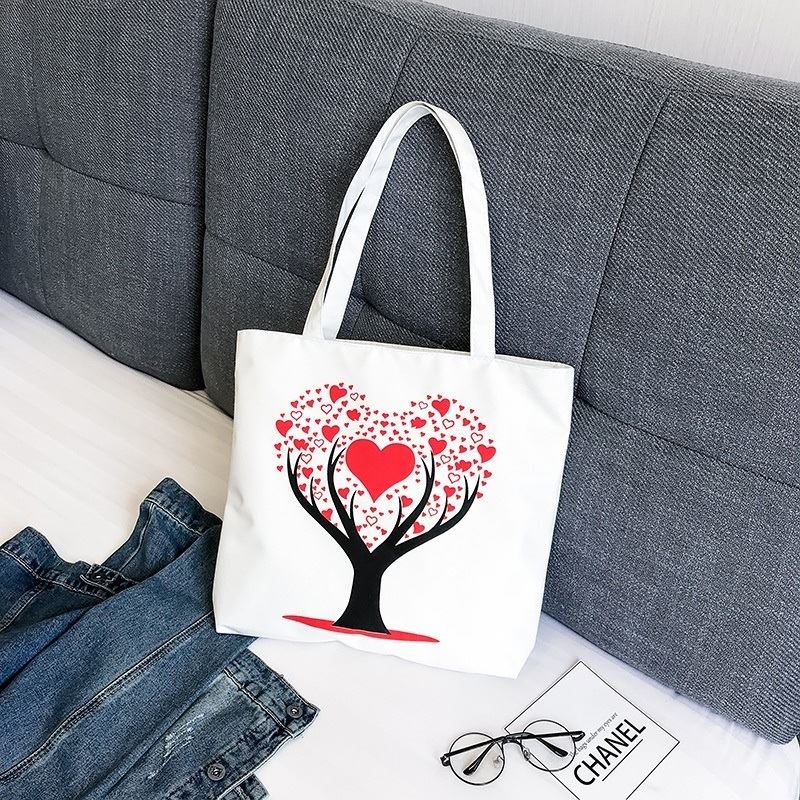 JTF6600 IDR.19.000 MATERIAL CANVAS SIZE L39XH34XW6CM WEIGHT 250GR COLOR LOVETREE