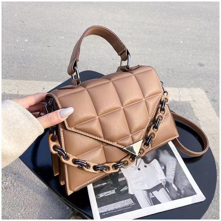 JTF71048 IDR.80.000 MATERIAL PU SIZE L25XH16XW9CM WEIGHT 400GR COLOR KHAKI