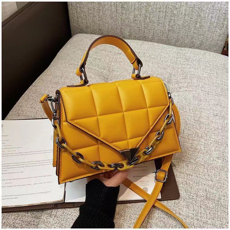 JTF71048 IDR.80.000 MATERIAL PU SIZE L25XH16XW9CM WEIGHT 400GR COLOR YELLOW