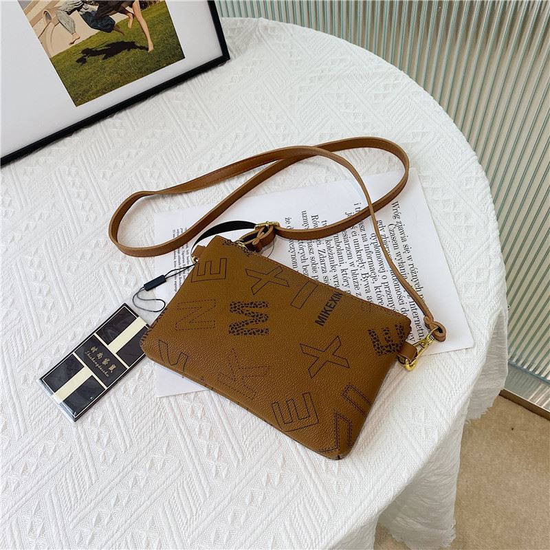 JTF801 IDR.49.000 MATERIAL PU SIZE L20XH18XW3CM WEIGHT 220GR COLOR BROWN