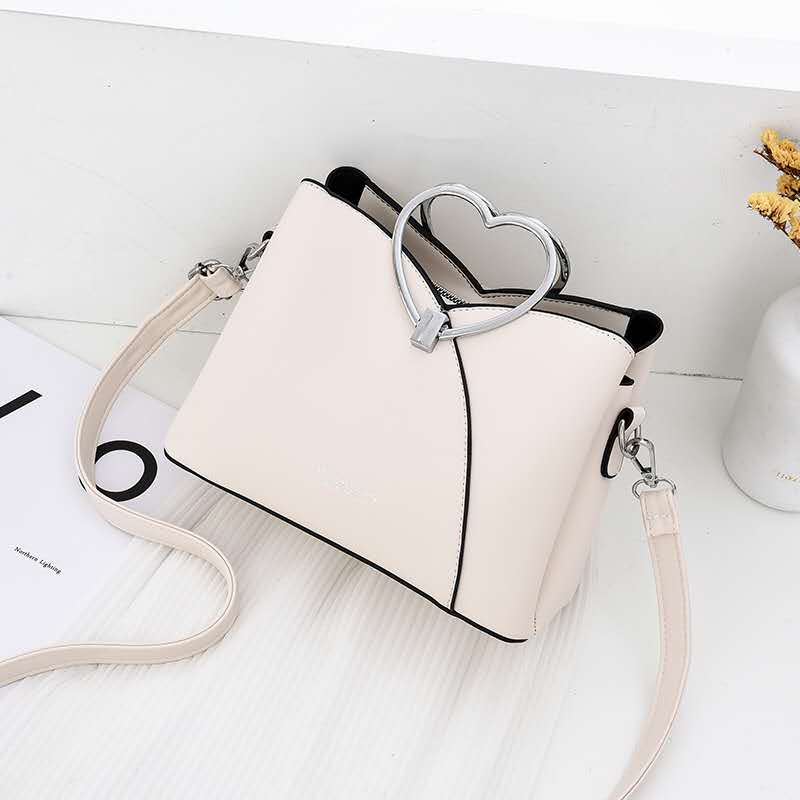 JTF8071 IDR.94.000 MATERIAL PU SIZE L23XH18XW11CM WEIGHT 600GR COLOR BEIGE