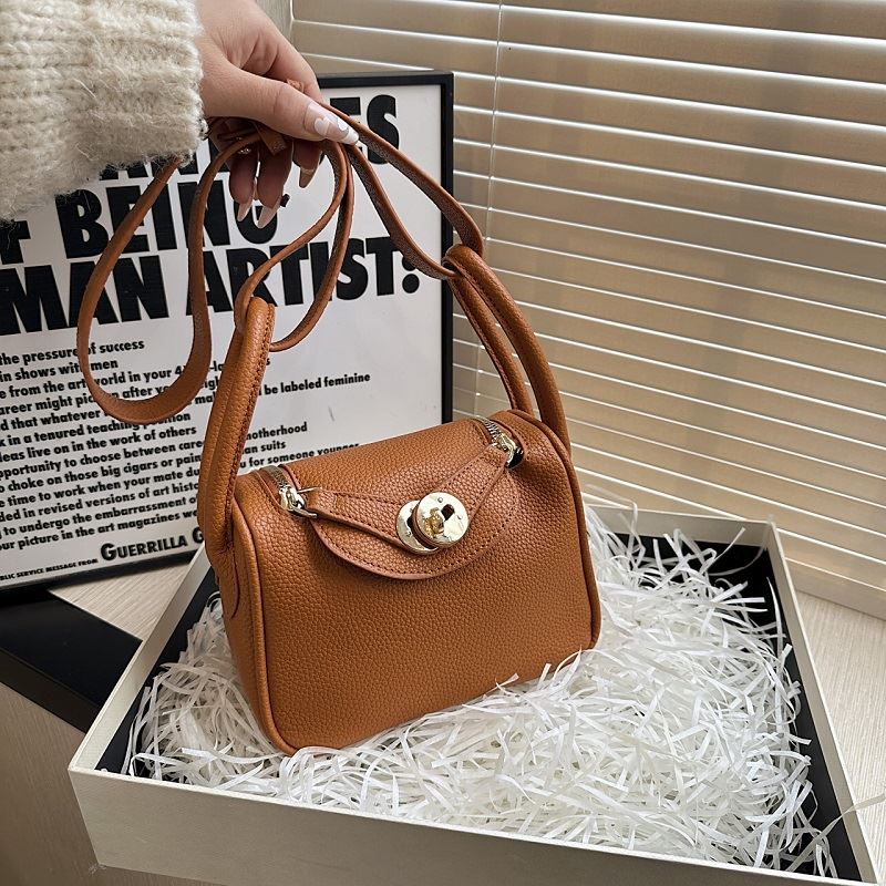 JTF8323 IDR.67.000 MATERIAL PU SIZE L18XH14XW10CM WEIGHT 300GR COLOR BROWN