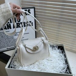 JTF8323 MATERIAL PU SIZE L18XH14XW10CM WEIGHT 300GR COLOR WHITE