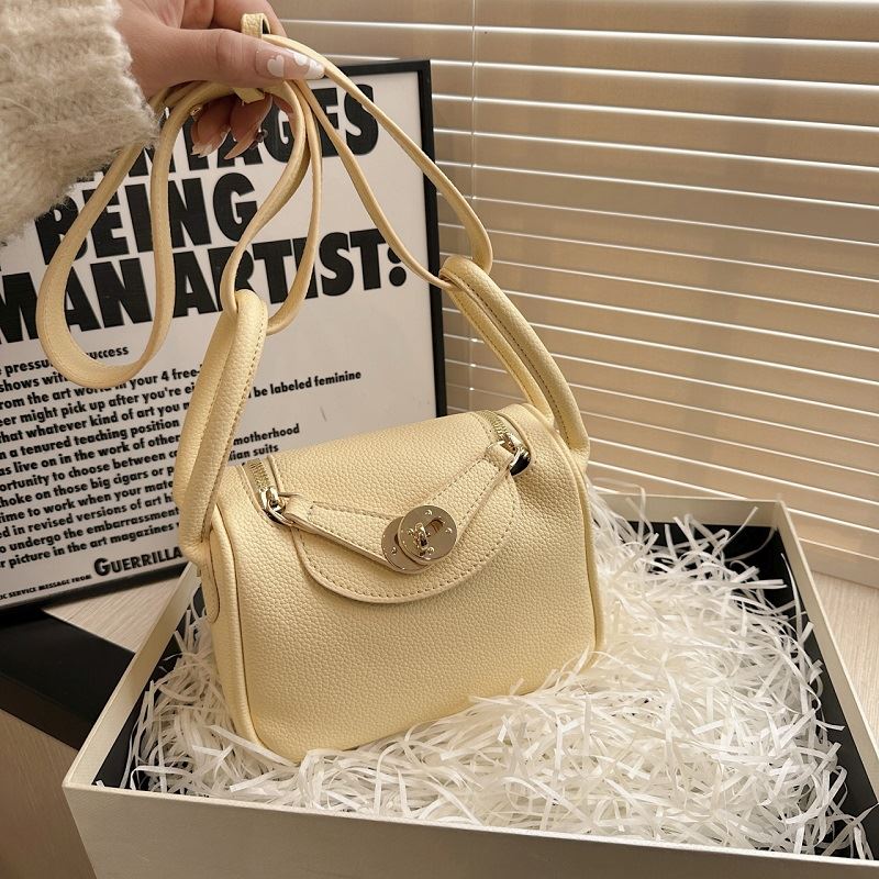 JTF8323 IDR.67.000 MATERIAL PU SIZE L18XH14XW10CM WEIGHT 300GR COLOR YELLOW