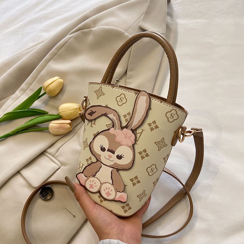 JTF8345 IDR.70.000 MATERIAL PU SIZE L18XH11XW10CM WEIGHT 300GR COLOR BEIGE