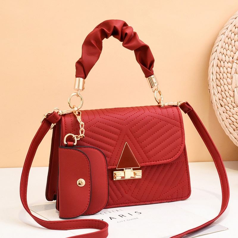 JTF8398 (2IN1) IDR.35.000 MATERIAL PU SIZE L23XH16XW8CM WEIGHT 550GR COLOR RED