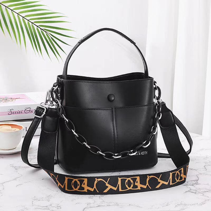 JTF88070 IDR.75.000 MATERIAL PU SIZE L23XH20XW12.5CM WEIGHT 700GR COLOR BLACK