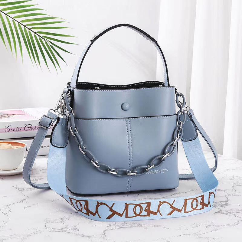 JTF88070 IDR.75.000 MATERIAL PU SIZE L23XH20XW12.5CM WEIGHT 700GR COLOR BLUE