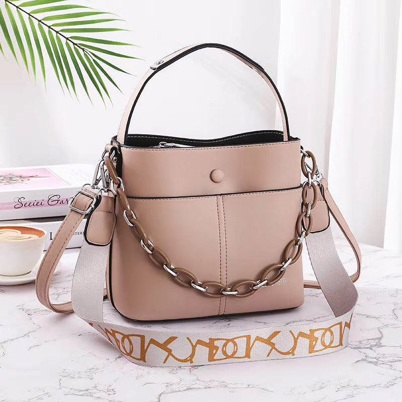 JTF88070 IDR.75.000 MATERIAL PU SIZE L23XH20XW12.5CM WEIGHT 700GR COLOR KHAKI