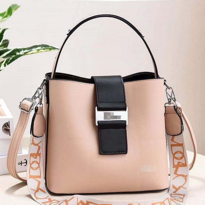 JTF88073 IDR.80.000 MATERIAL PU SIZE L23XH21XW12CM WEIGHT 600GR COLOR BEIGE