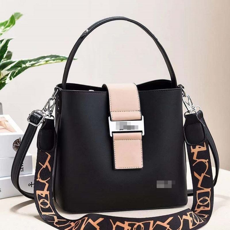 JTF88073 IDR.80.000 MATERIAL PU SIZE L23XH21XW12CM WEIGHT 600GR COLOR BLACK