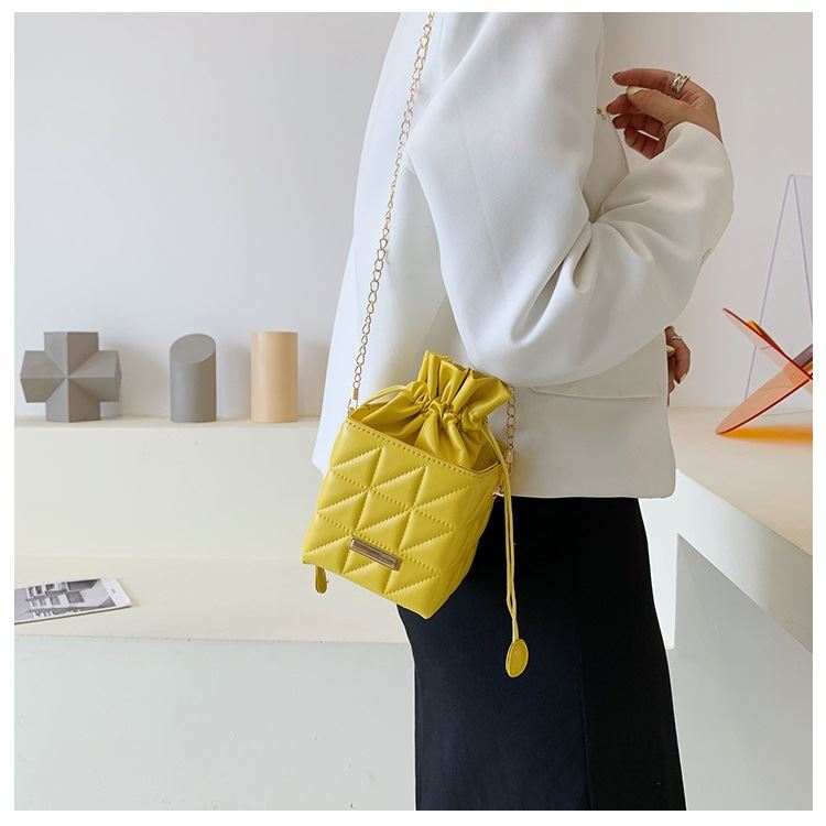 JTF8835 IDR.55.000 MATERIAL PU SIZE L11XH11XW11.5CM WEIGHT 300GR COLOR YELLOW