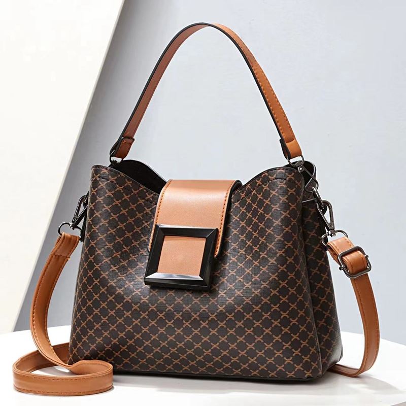 JTF88900 IDR.72.000 MATERIAL PU SIZE L22XH19XW12CM WEIGHT 550GR COLOR COFFEEBROWN