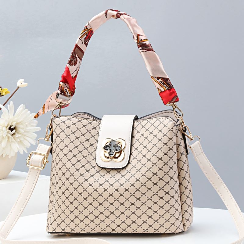 JTF8893 IDR.77.000 MATERIAL PU SIZE L21XH18XW10CM WEIGHT 550GR  COLOR BEIGE
