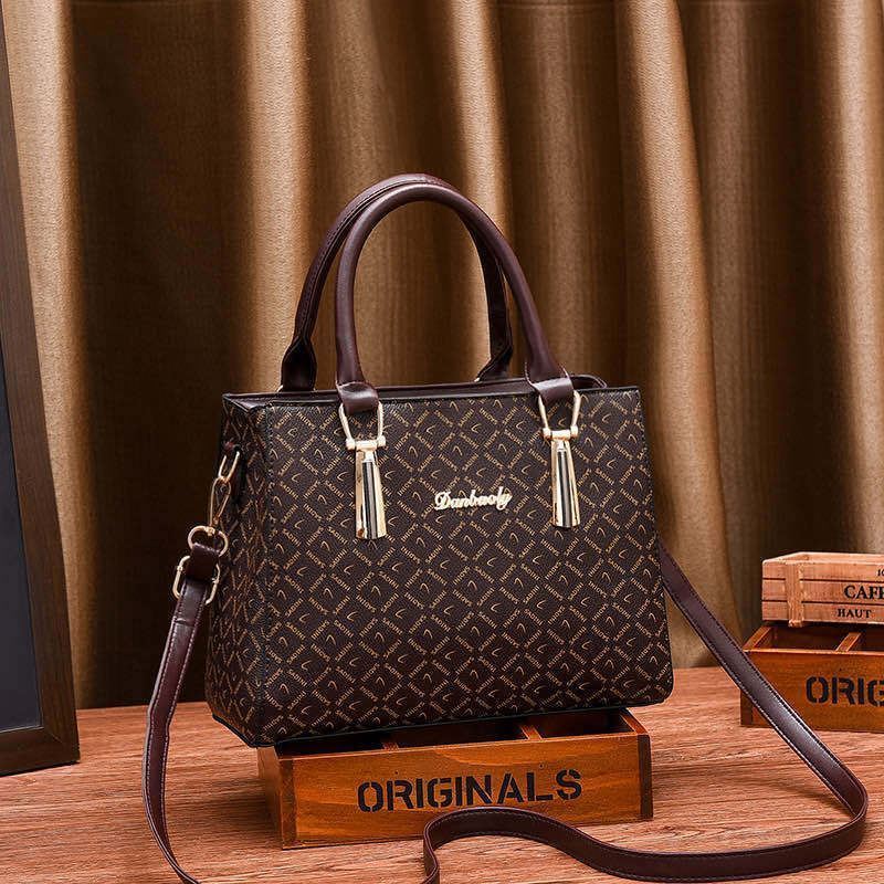 JTF89071 IDR.80.000 MATERIAL PU SIZE L26XH20XW10CM WEIGHT 700GR COLOR SADINIBROWN