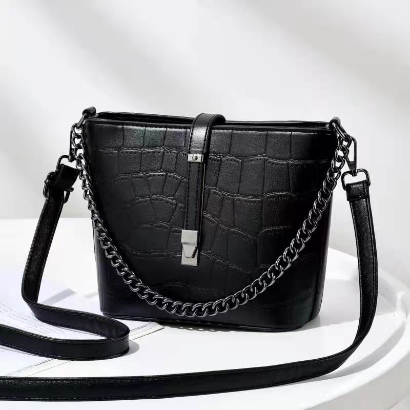 JTF89971 IDR.86.000 MATERIAL PU SIZE L20XH18XW9CM WEIGHT 600GR COLOR BLACK