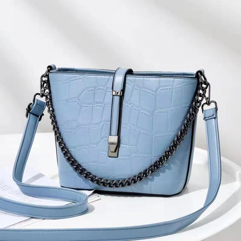 JTF89971 IDR.86.000 MATERIAL PU SIZE L20XH18XW9CM WEIGHT 600GR COLOR BLUE