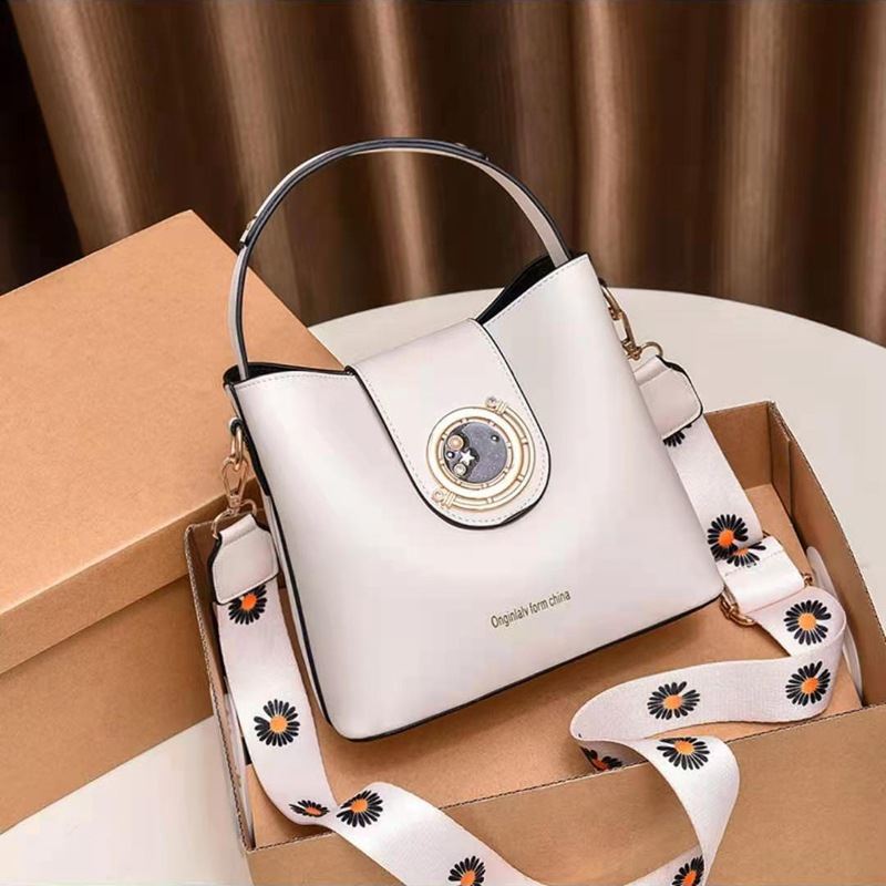 JTF9199 IDR.102.000 MATERIAL PU SIZE L21XH19XW11CM WEIGHT 650GR COLOR BEIGE